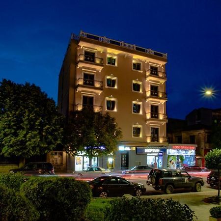 Christi'S Hotel Borova Корча Екстер'єр фото