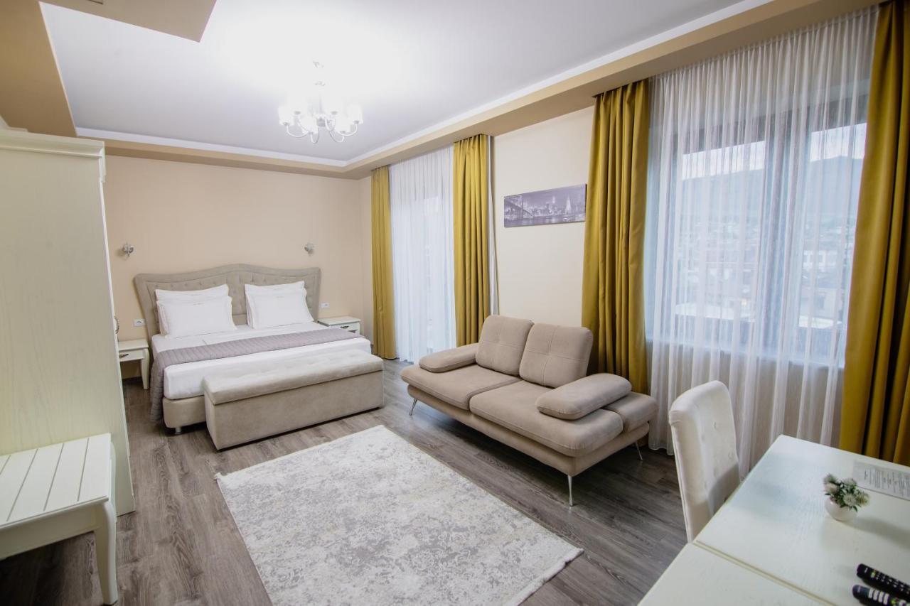 Christi'S Hotel Borova Корча Екстер'єр фото