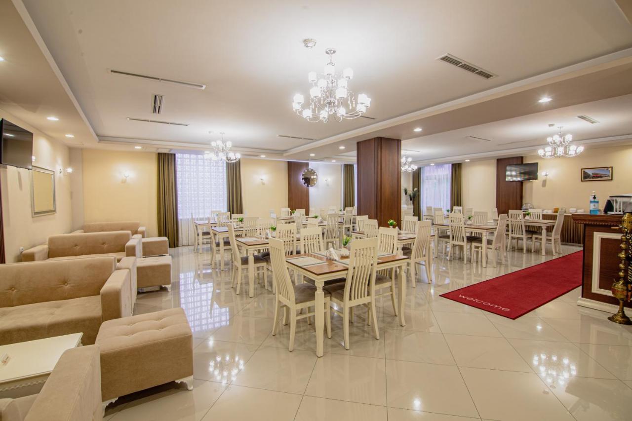 Christi'S Hotel Borova Корча Екстер'єр фото