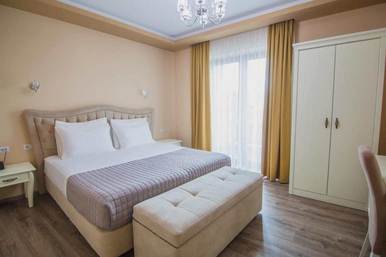 Christi'S Hotel Borova Корча Екстер'єр фото