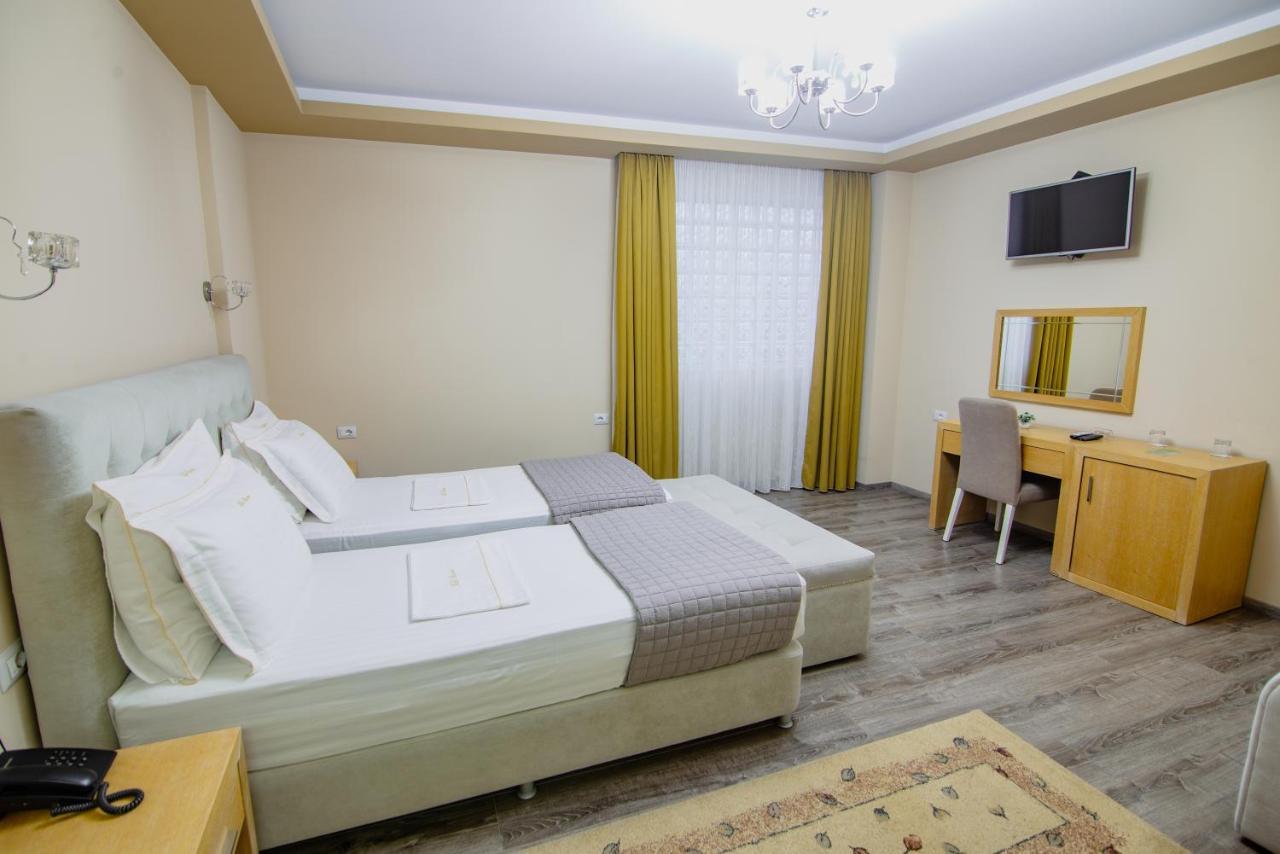 Christi'S Hotel Borova Корча Екстер'єр фото