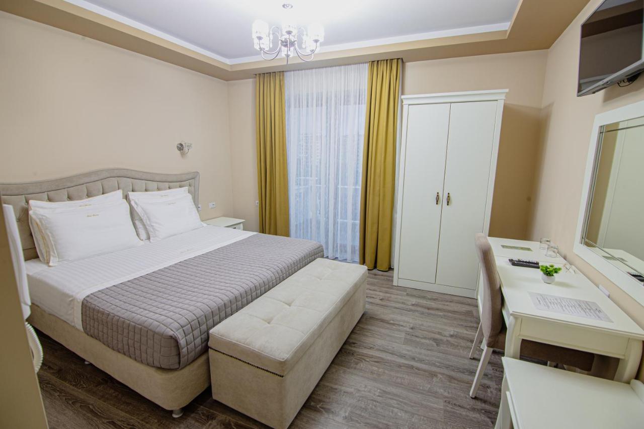 Christi'S Hotel Borova Корча Екстер'єр фото