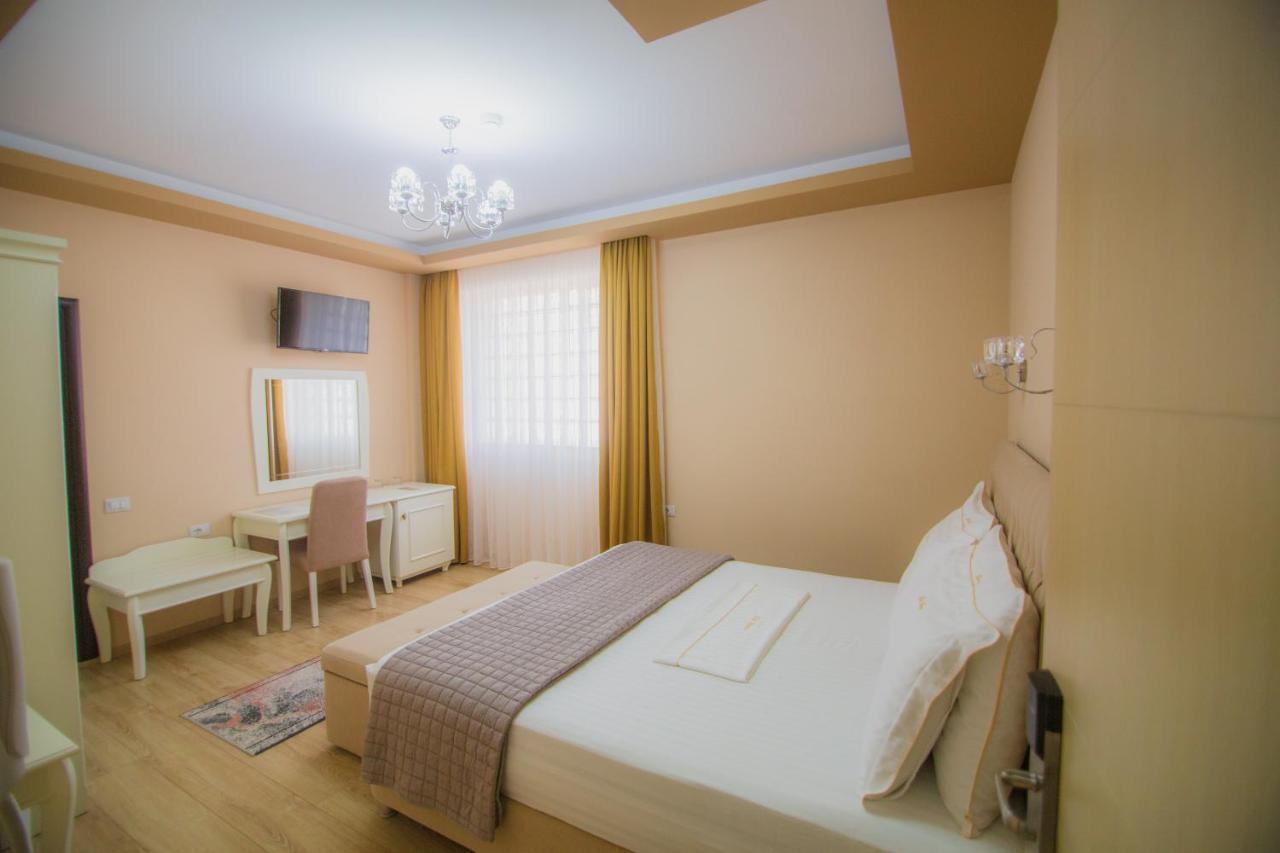 Christi'S Hotel Borova Корча Екстер'єр фото