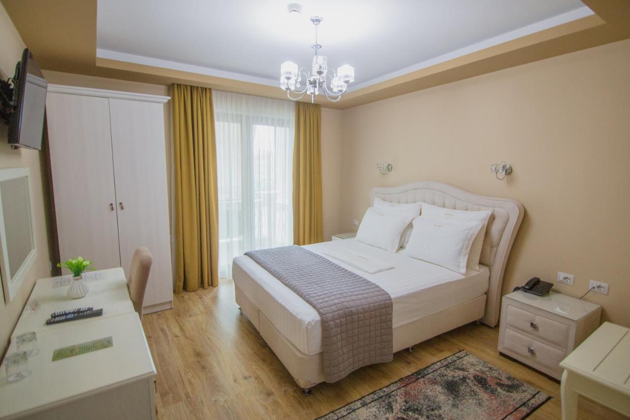 Christi'S Hotel Borova Корча Екстер'єр фото