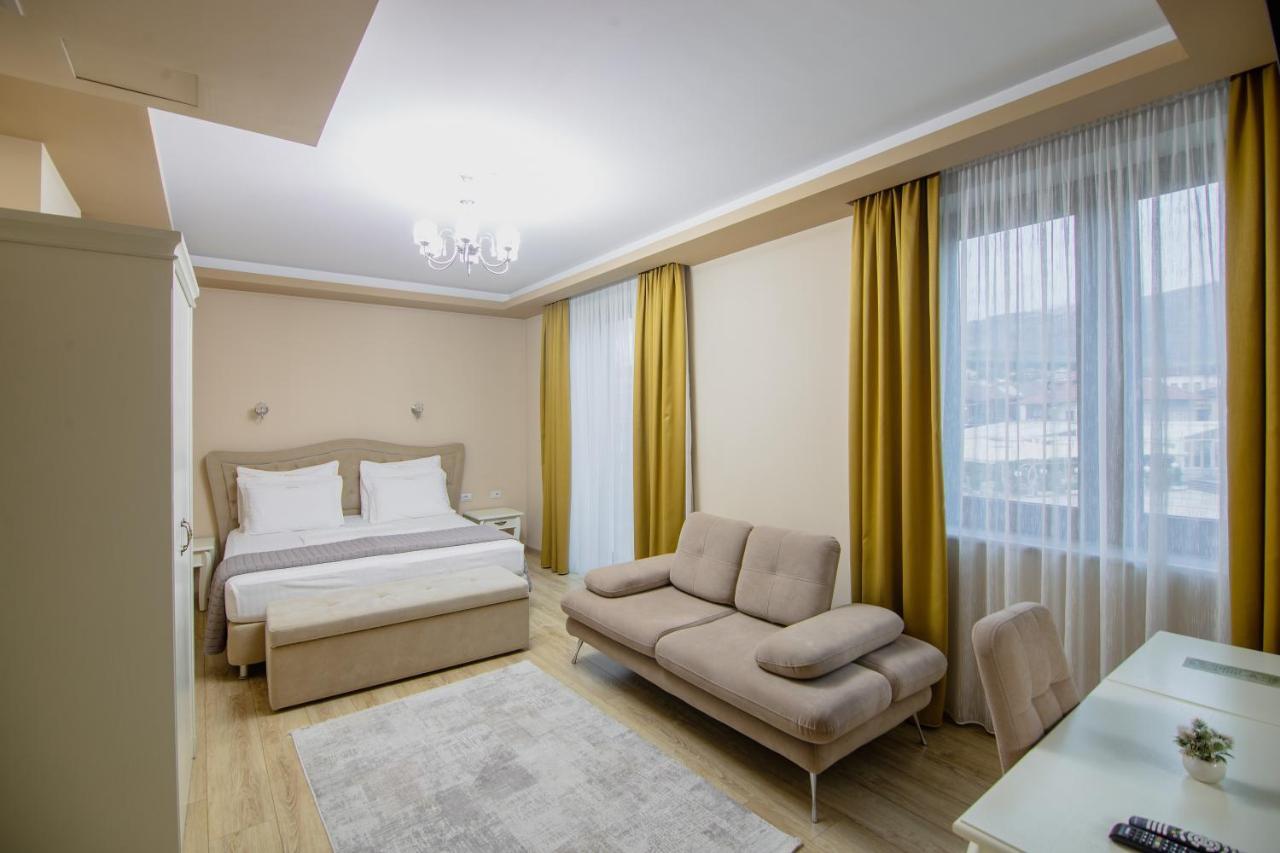 Christi'S Hotel Borova Корча Екстер'єр фото