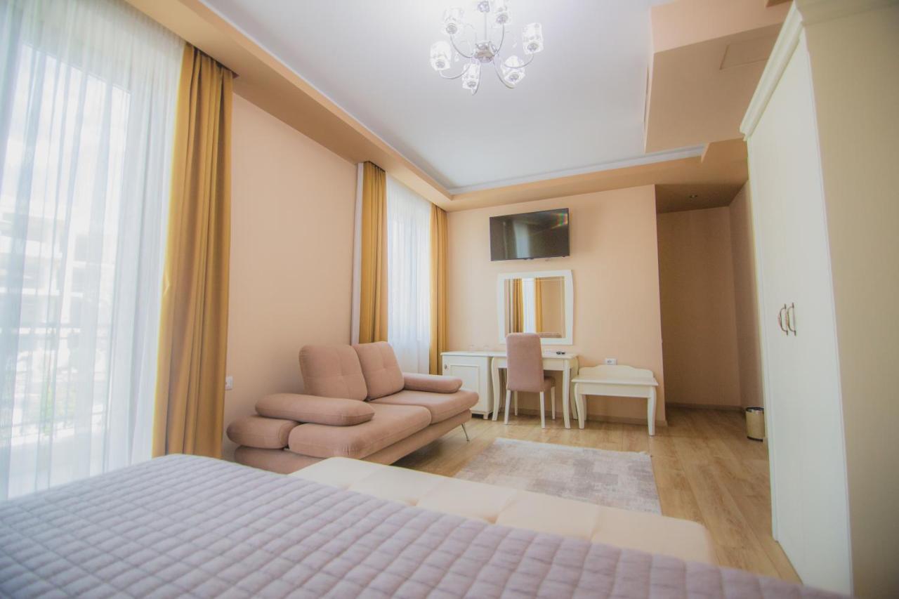 Christi'S Hotel Borova Корча Екстер'єр фото